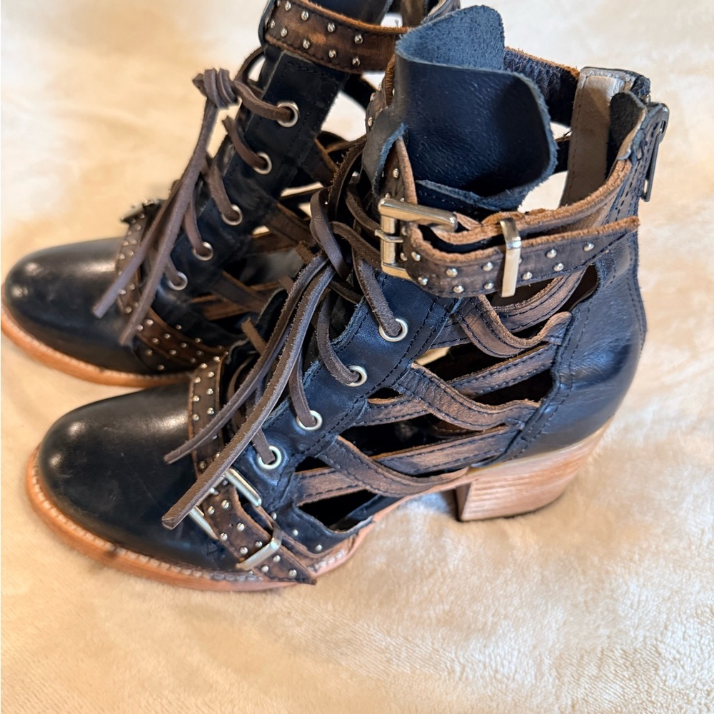 Freebird Cheyenne Black and Brown Lace-Up Boots